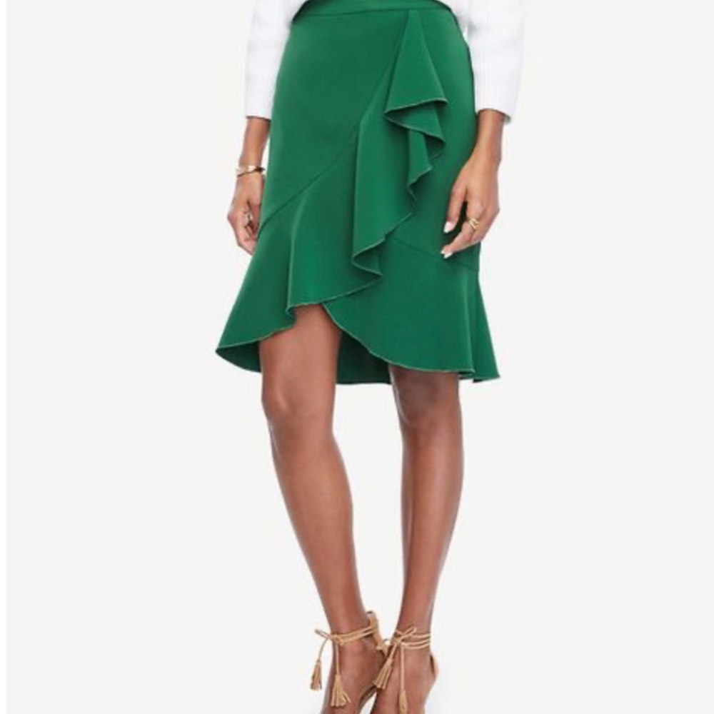 Ann Taylor Green Ruffle skirt size 10